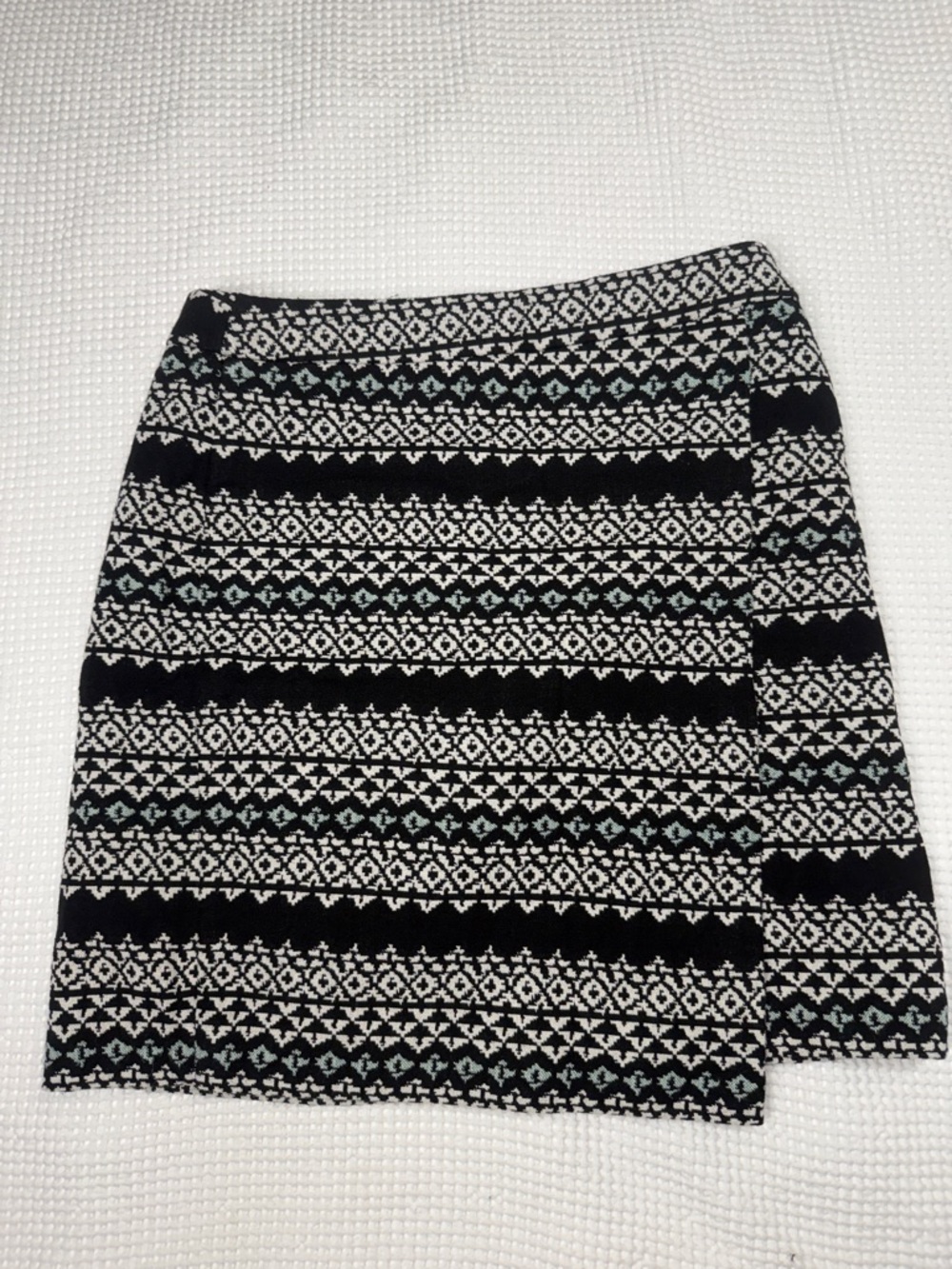 LOFT Black and White Geometric Mini Skirt